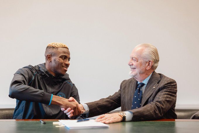 The Nigerian striker, who showed all his talent during the 2022-2023 season, will continue his adventure with the Italian champions. A release clause of 130 million euros has been mooted.