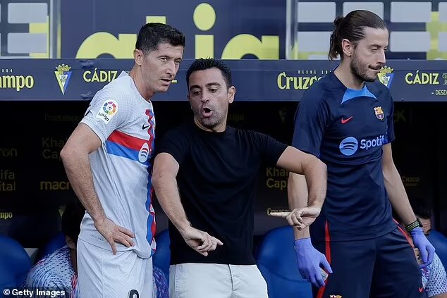 Barça vs Almeria: When Xavi gave Lewandowski a talking-to !