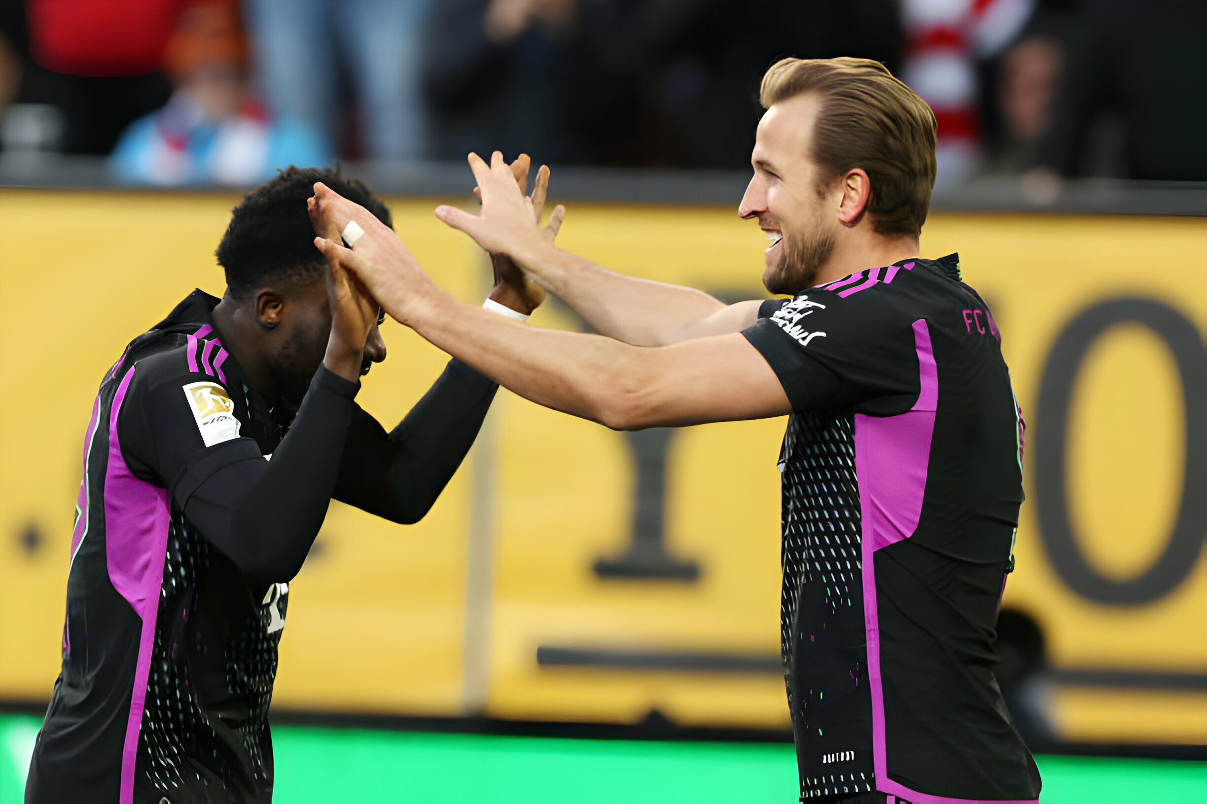 Bundesliga: Bayern beat Augsburg and put pressure on Bayer Leverkusen
