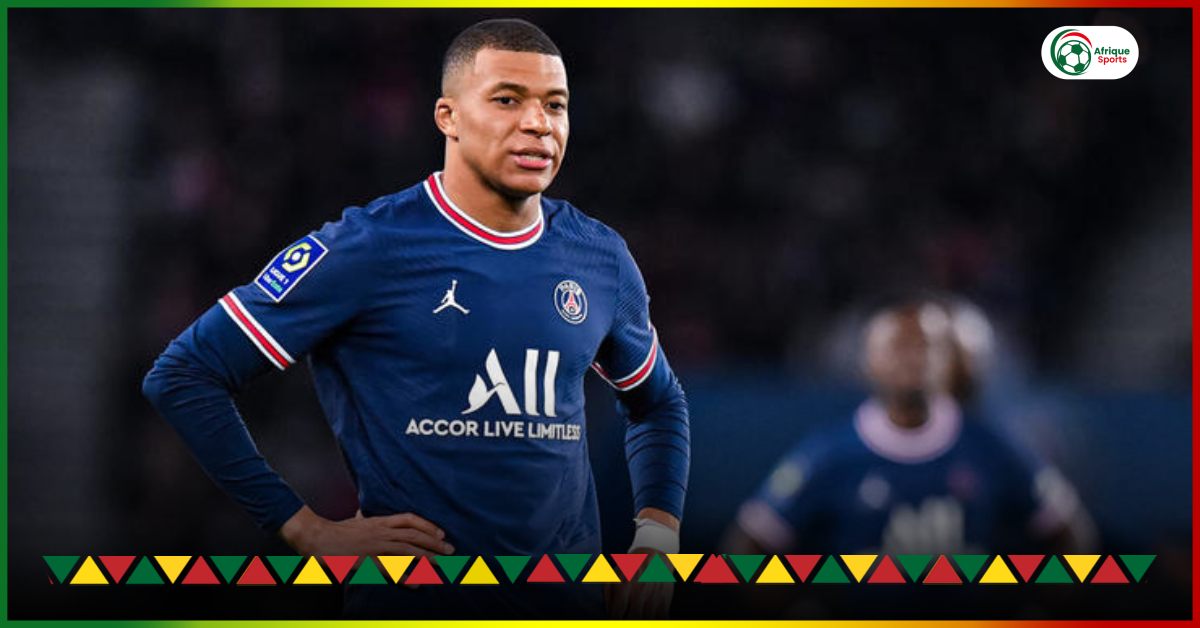 PSG: Mbappé gets tackled live!