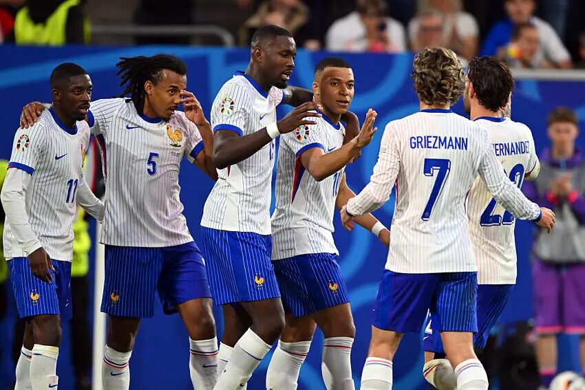 Jules Koundé, Mbappé, Thuram: why are these stars against the far right?