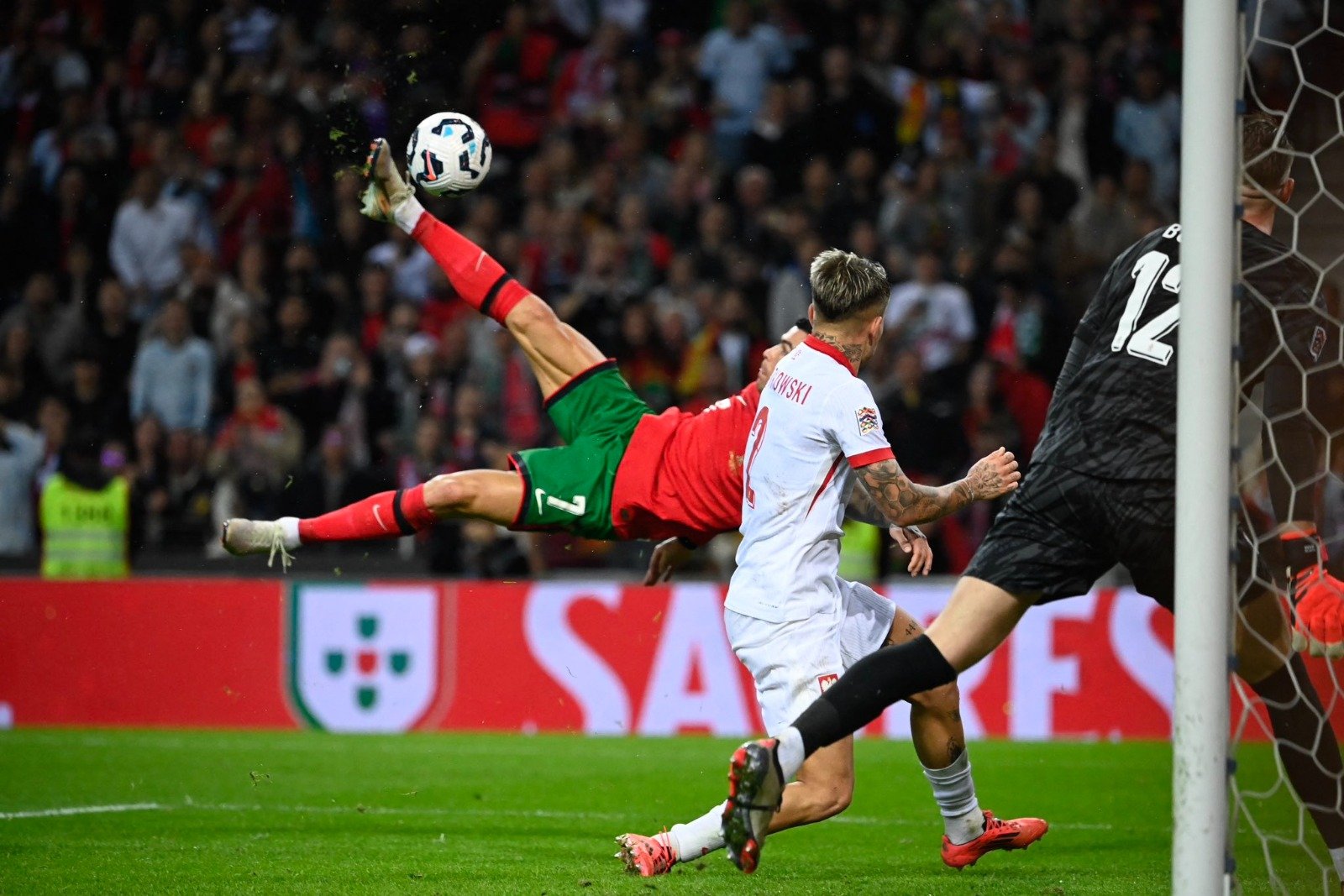 Cristiano Ronaldo sets the world alight with a spectacular bicycle (VIDEO)