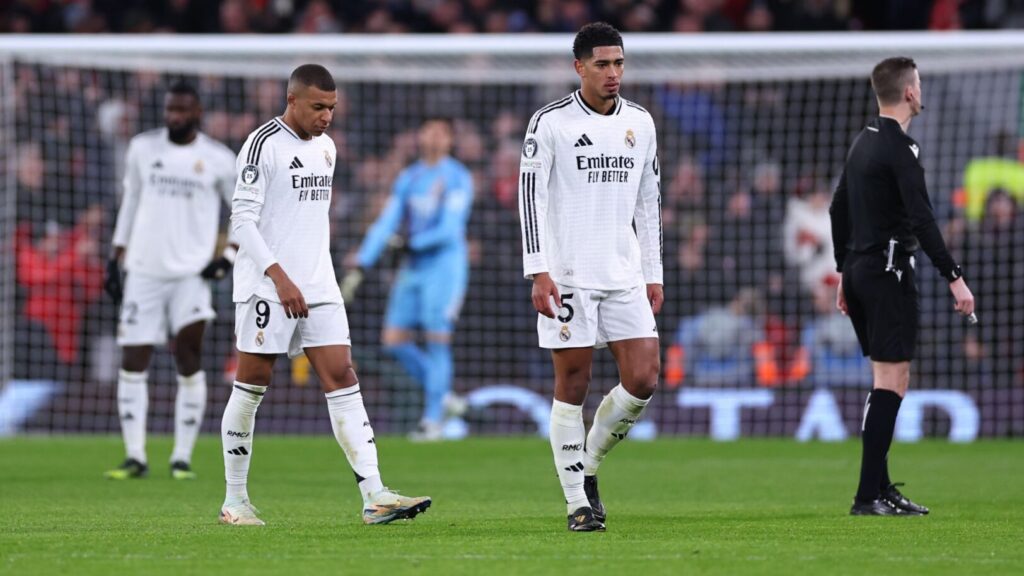 Real Madrid : Huge controversy as Jude Bellingham completely ignores Mbappé in the corridors of Anfield.