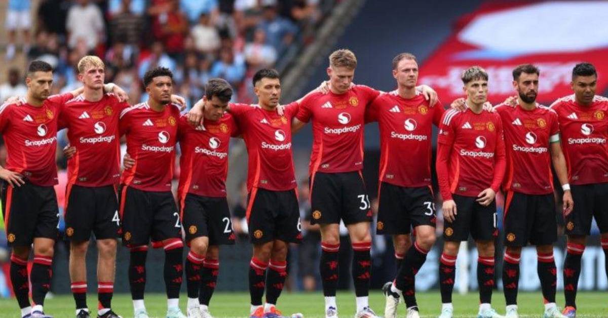 Manchester United Mourns the Loss of Northern Irish Football Icon