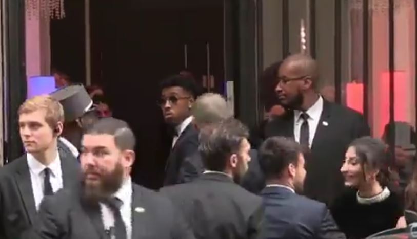 Moqué par un supporter du PSG, Kimpembe pique une colère noire (vidéo)