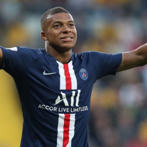 Avec Manchester City aux aguets Paris veut offrir un salaire dementiel a Mbappe