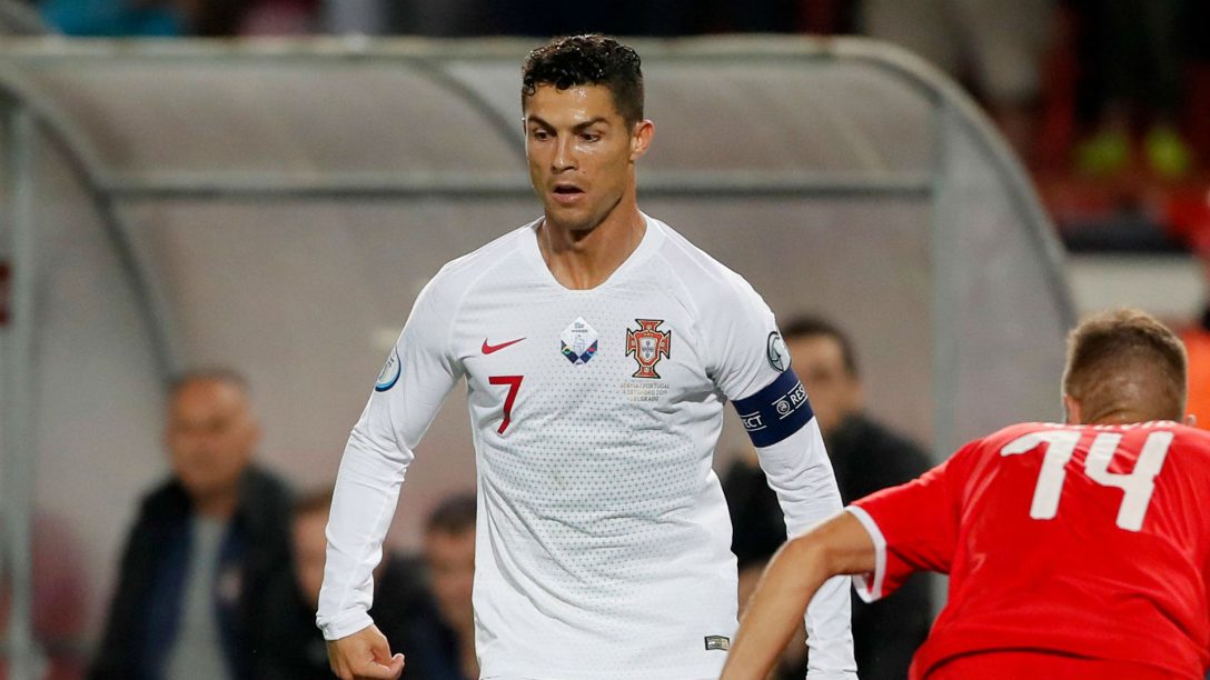 Le tacle d'Alex Morgan à Cristiano Ronaldo Le tacle d'Alex Morgan à Cristiano Ronaldo