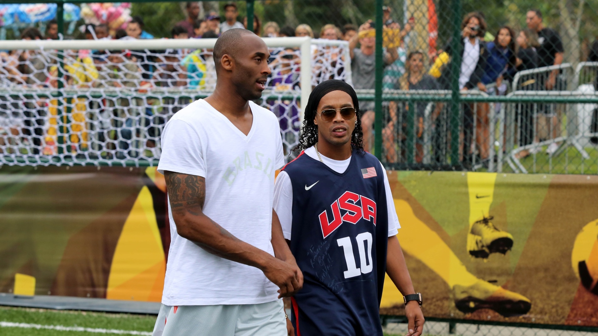 Kobe Bryant : « A ses 17 ans, Ronaldinho m’avait dit qu’il sera le meilleur de l’histoire »