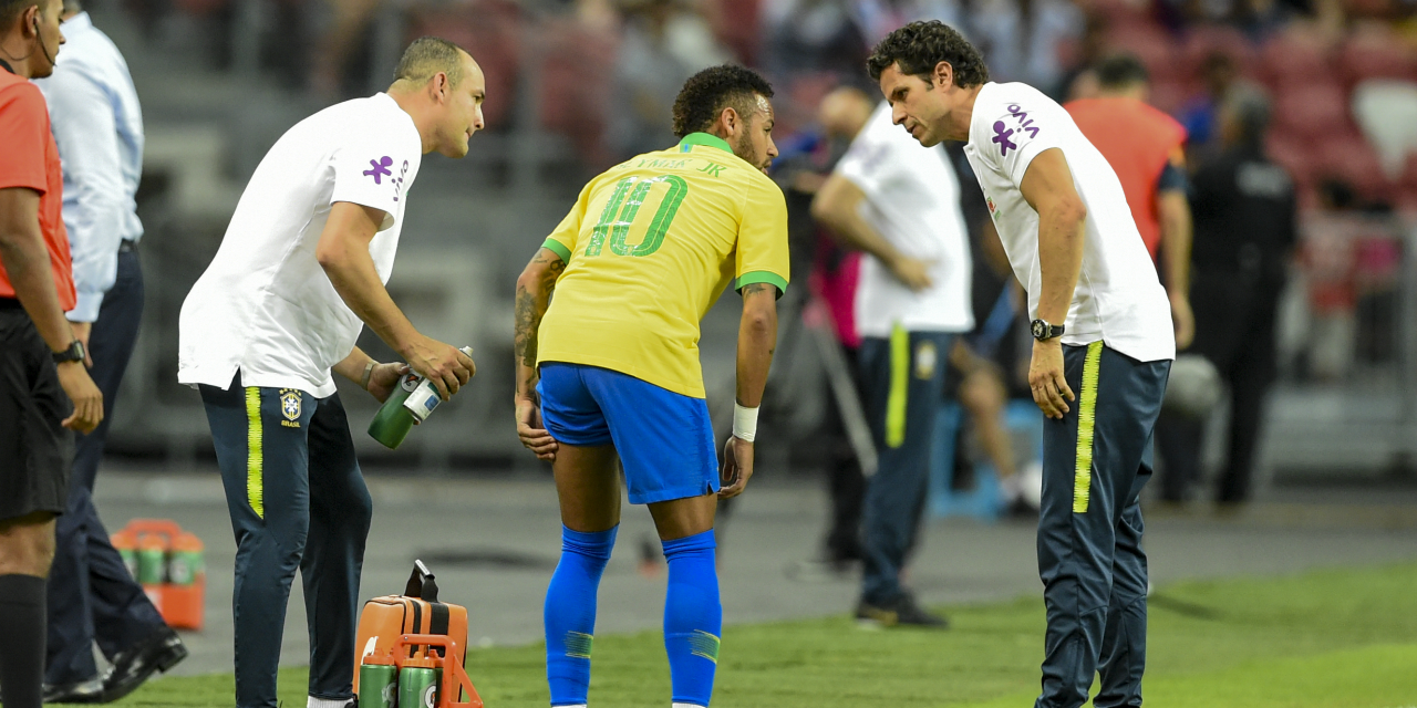 Football Neymar blesse a la cuisse avec Bresil