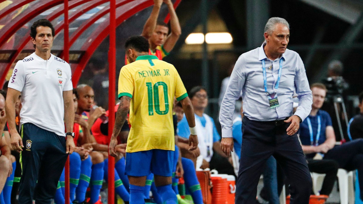 neymar leaves game brazil nigeria injury scare