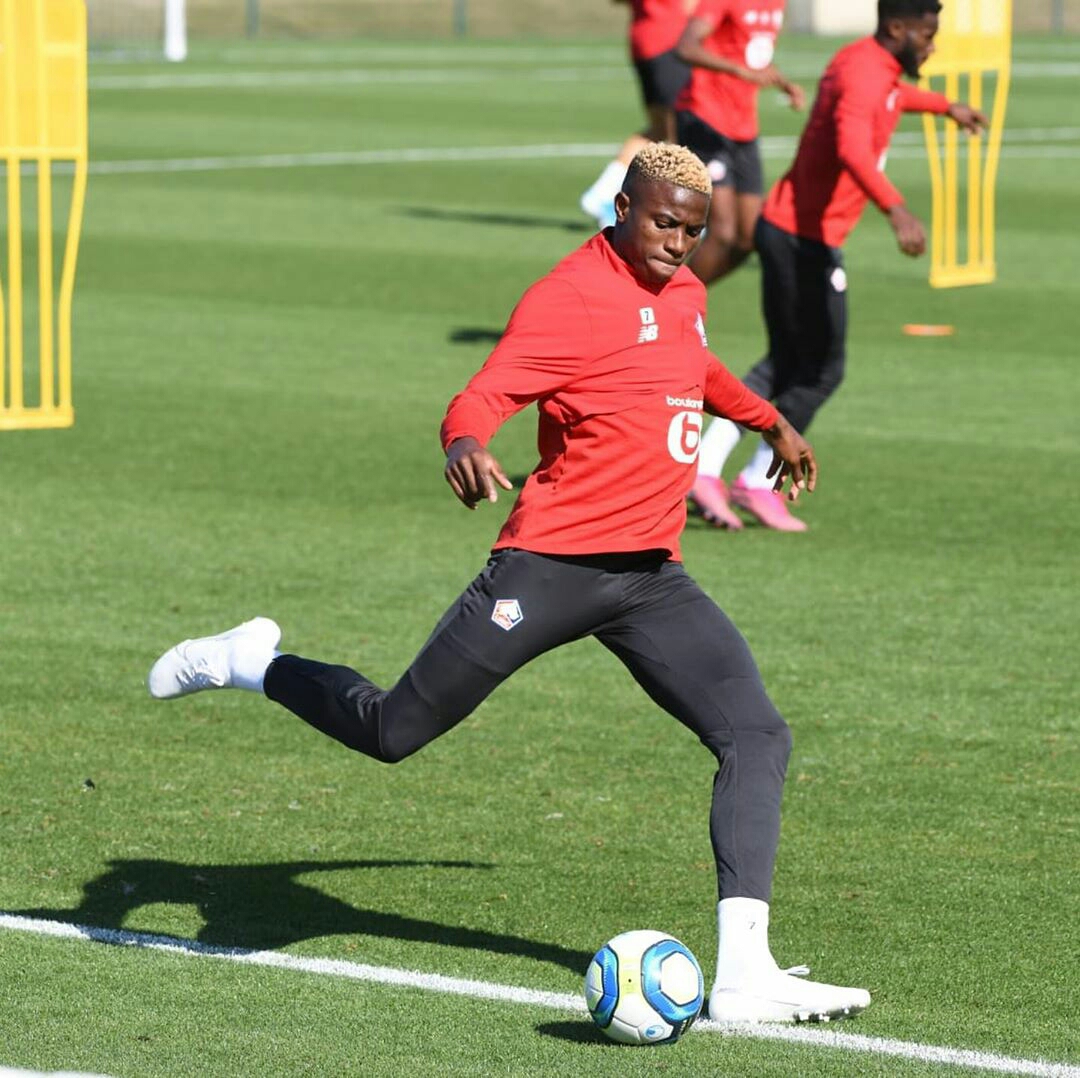 Football : Victor Osimhen a rendu visite à son ancien club Charleroi