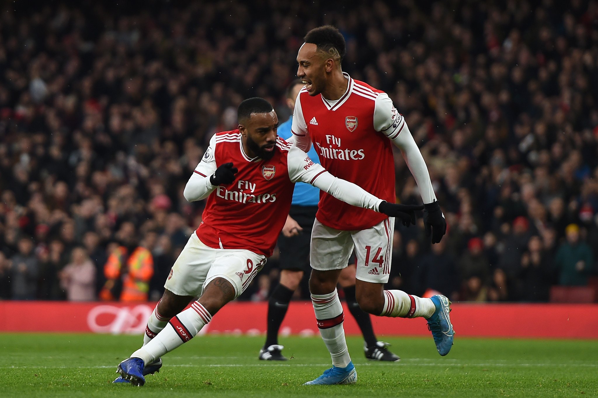 Ambiance de folie, Lacazette égalise pour Arsenal (Vidéo)