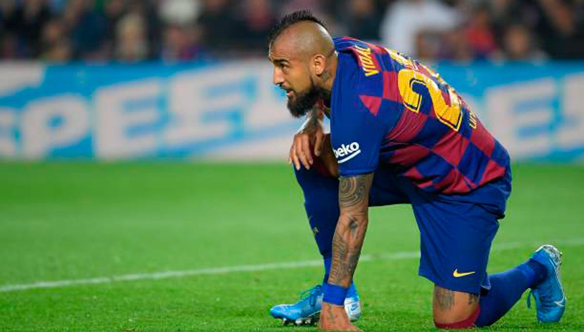 FC Barcelone : Arturo Vidal veut partir, un géant de la Premier League frappe à sa porte