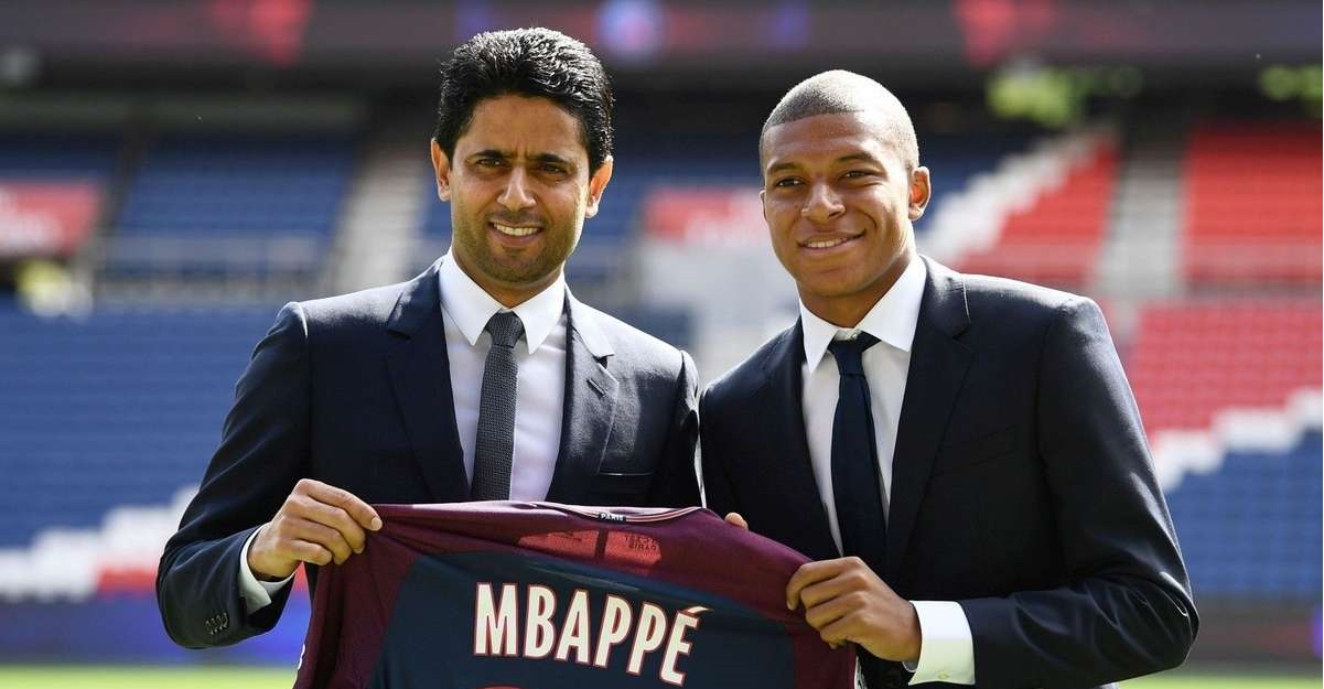 kylian mbappe presente par le president du psg nasser al khelaifi