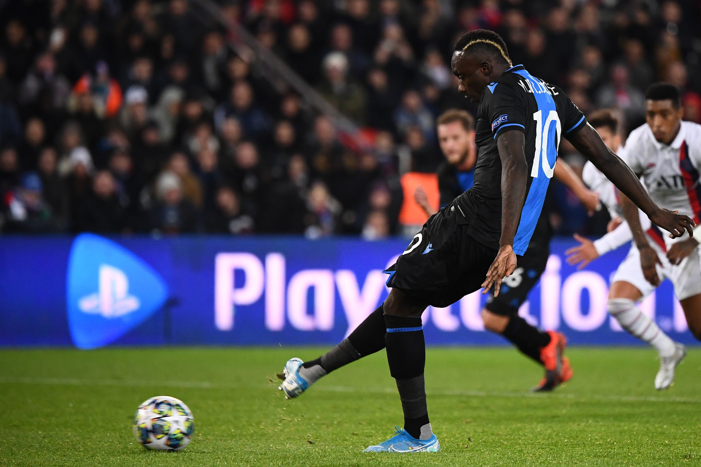 l attaquant senegalais bruges mbaye diagne penaltydu match groupes ligue champions paris sg parc princes 6 novembre 2019 0 1399 933