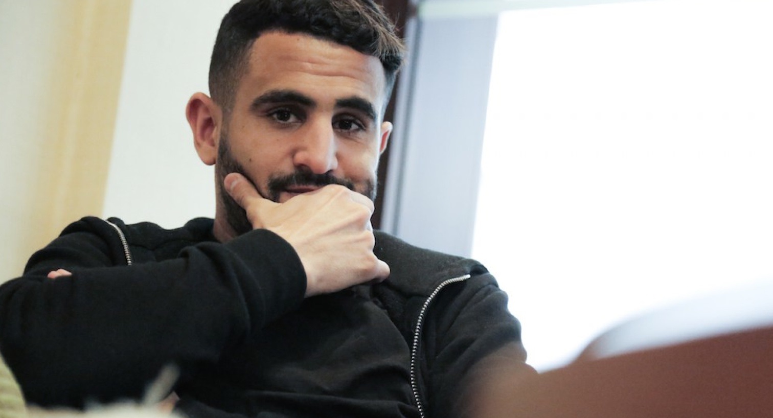 « Je ne veux pas tirer sur son entraineur en club », Belmadi furieux de voir Mahrez sur le banc