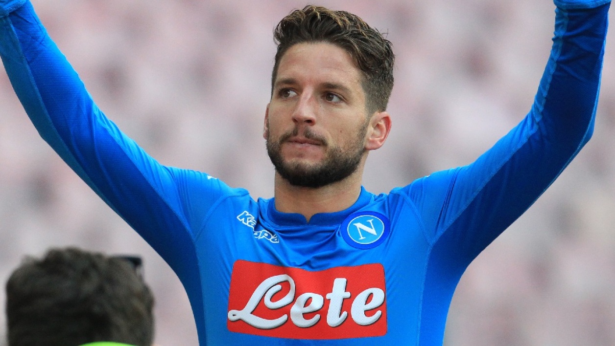 Placé sur le marché des transferts, Mertens prend une décision surprenante