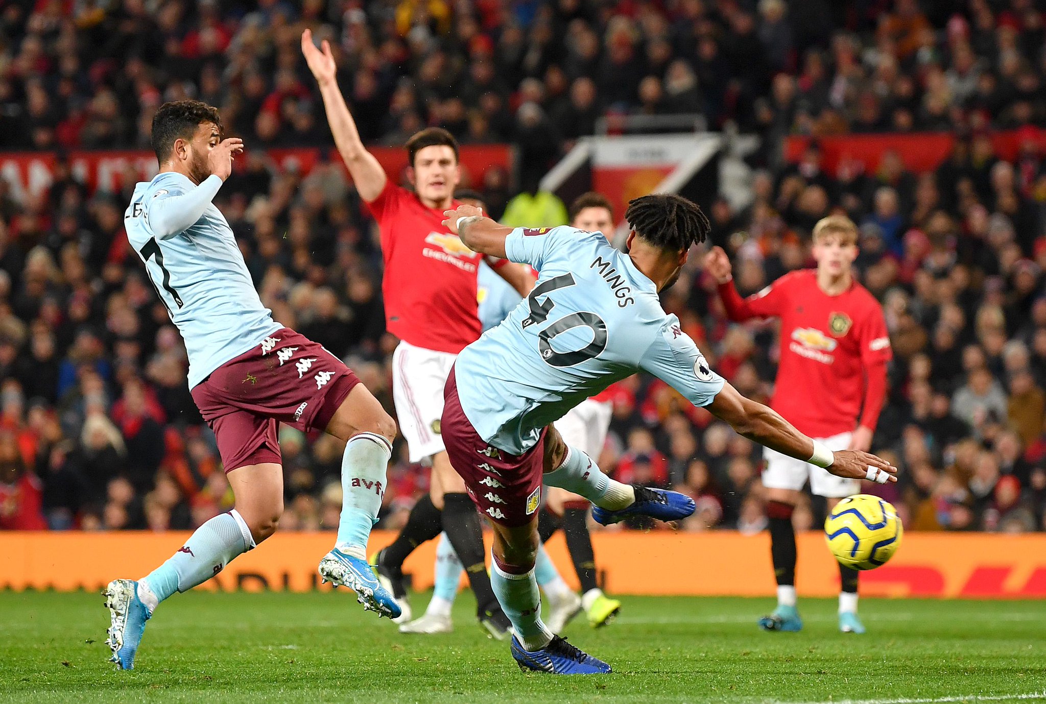 Mings égalise pour Aston Villa… ambiance de folie