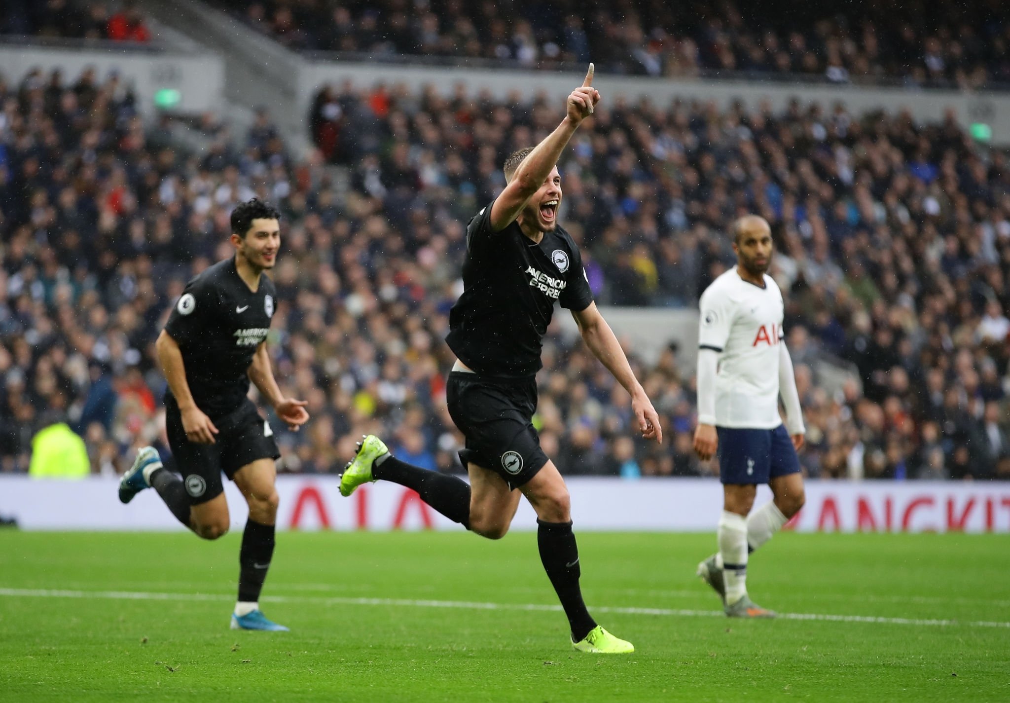 Webster ouvre le score pour Albion face aux Spurs (Vidéo)