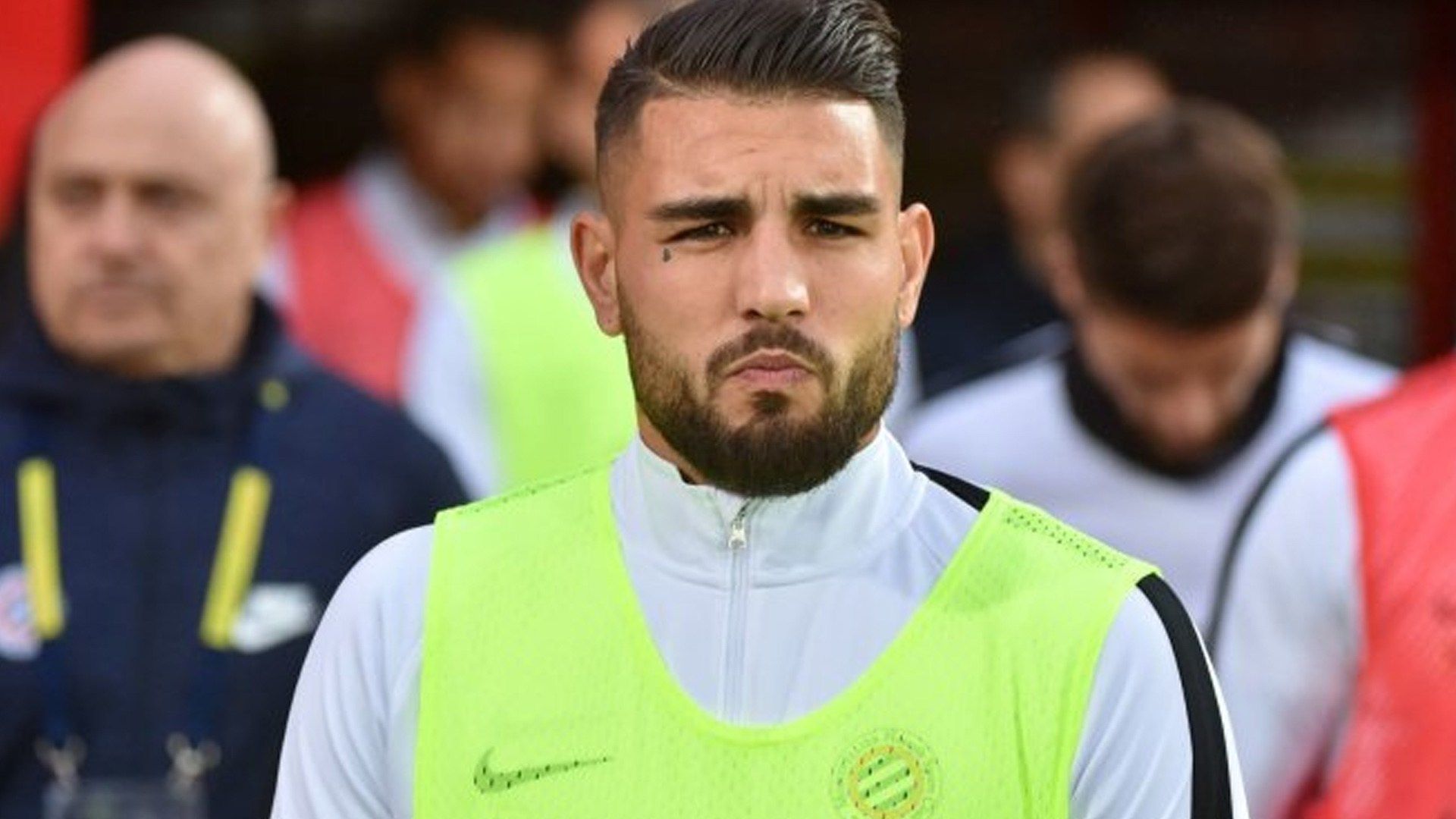 L’international algérien Andy Delort chambre Neymar