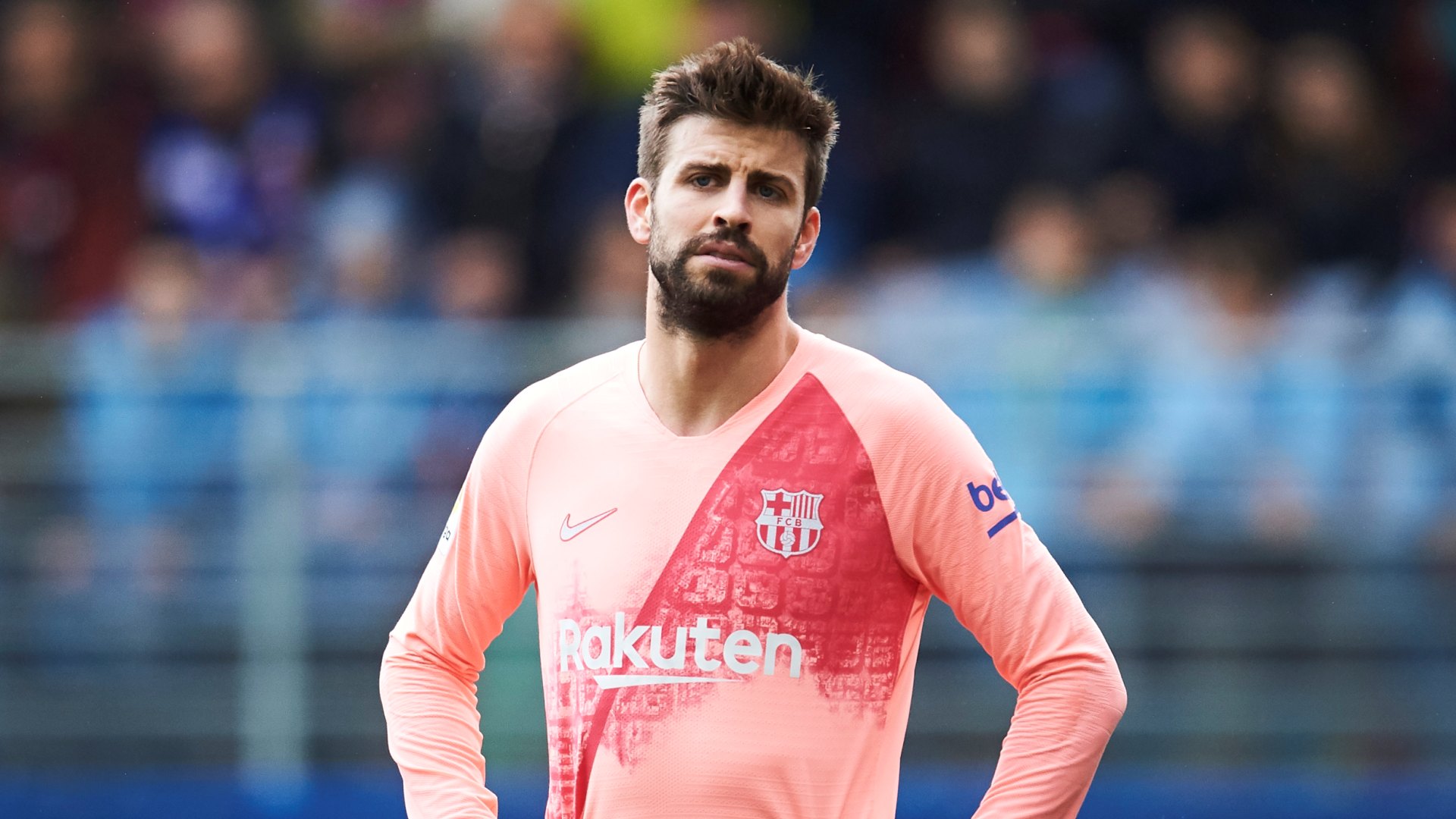 Pique montre fièrement le poème de son fils Milan