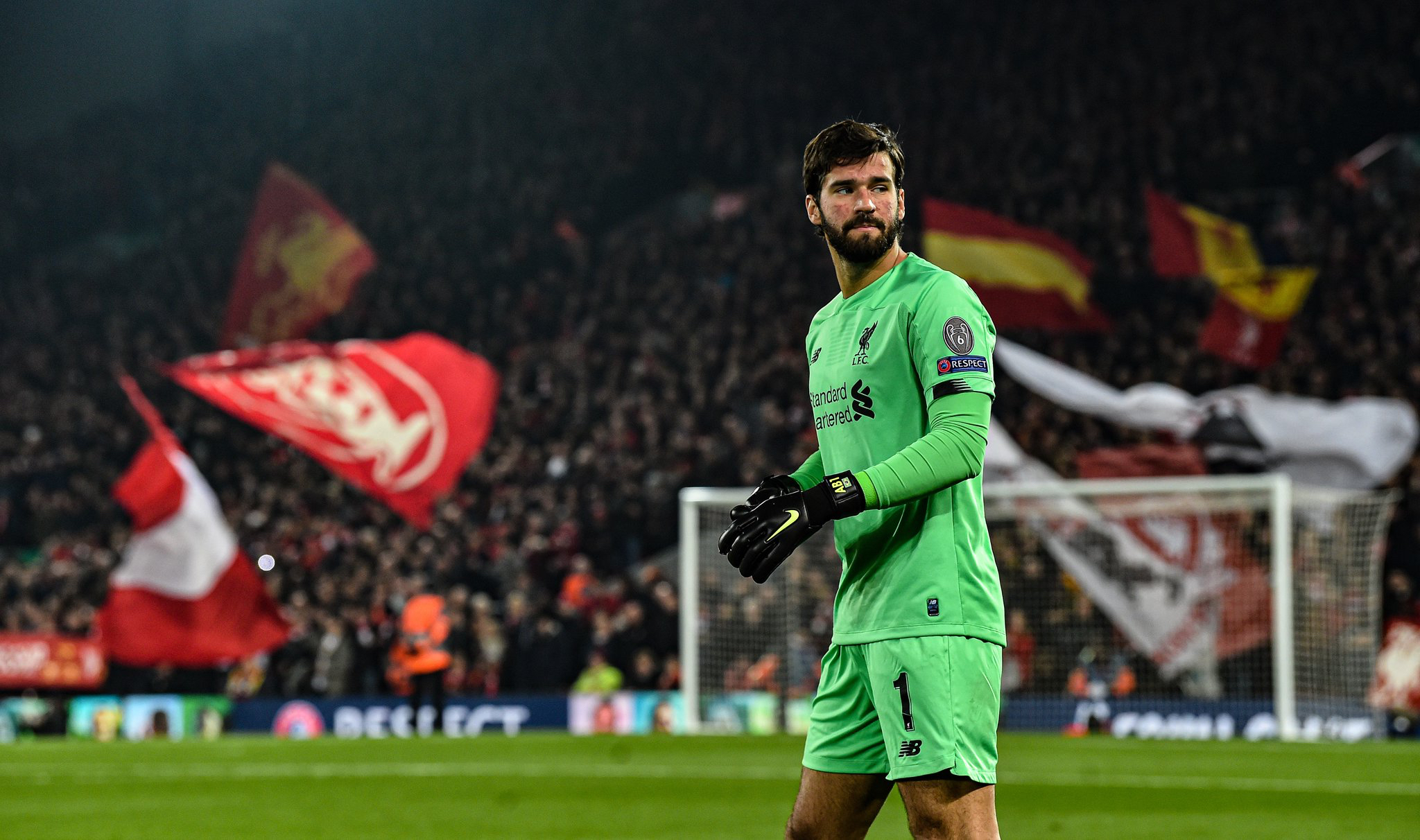 Alisson Becker remporte le premier trophée Yachine de l’histoire