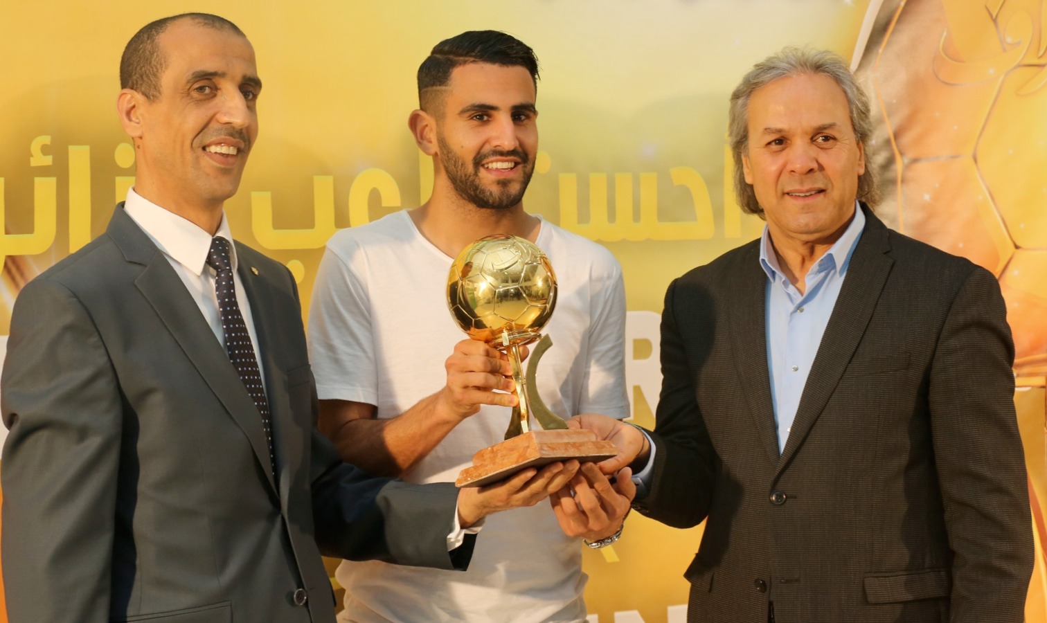 Madjer : « Mahrez a toutes ses chances pour le Ballon d’Or africain »