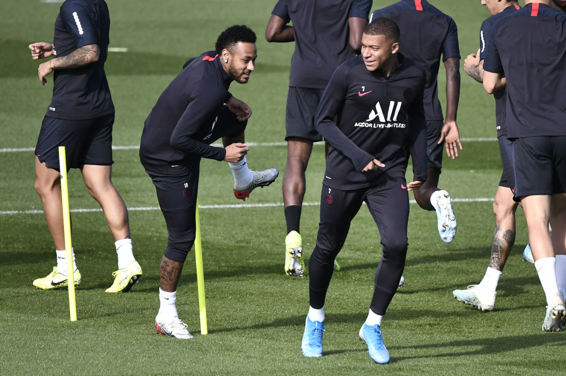 neymar and kylian mbappe training september 2019