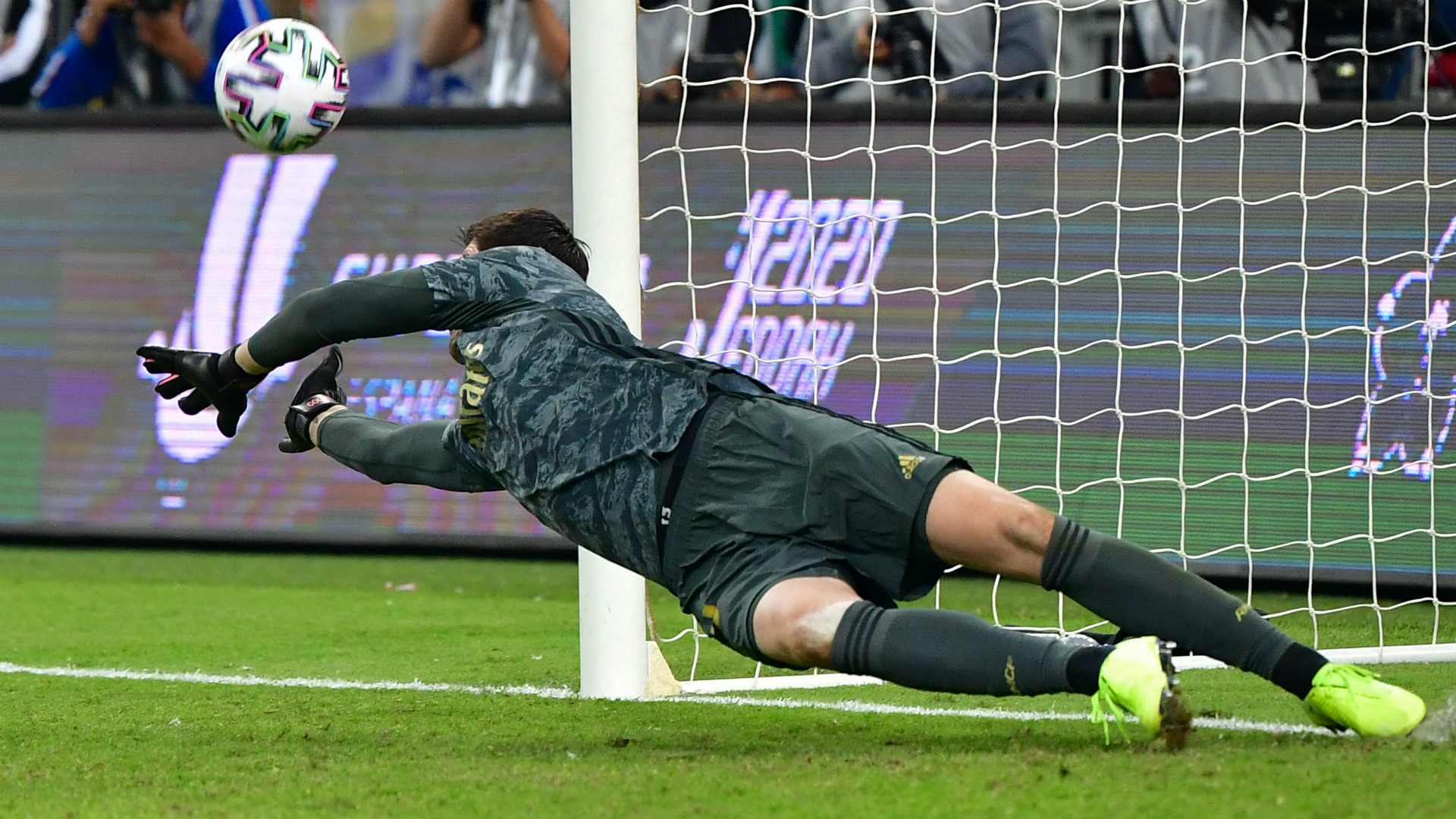 Courtois fait l’histoire du Clasico avec le Real Madrid