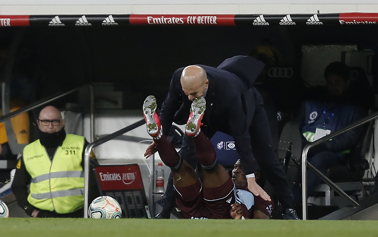 Les crampons sur son visage, Zidane fauché en plein match par un joueur du Celta (vidéo)