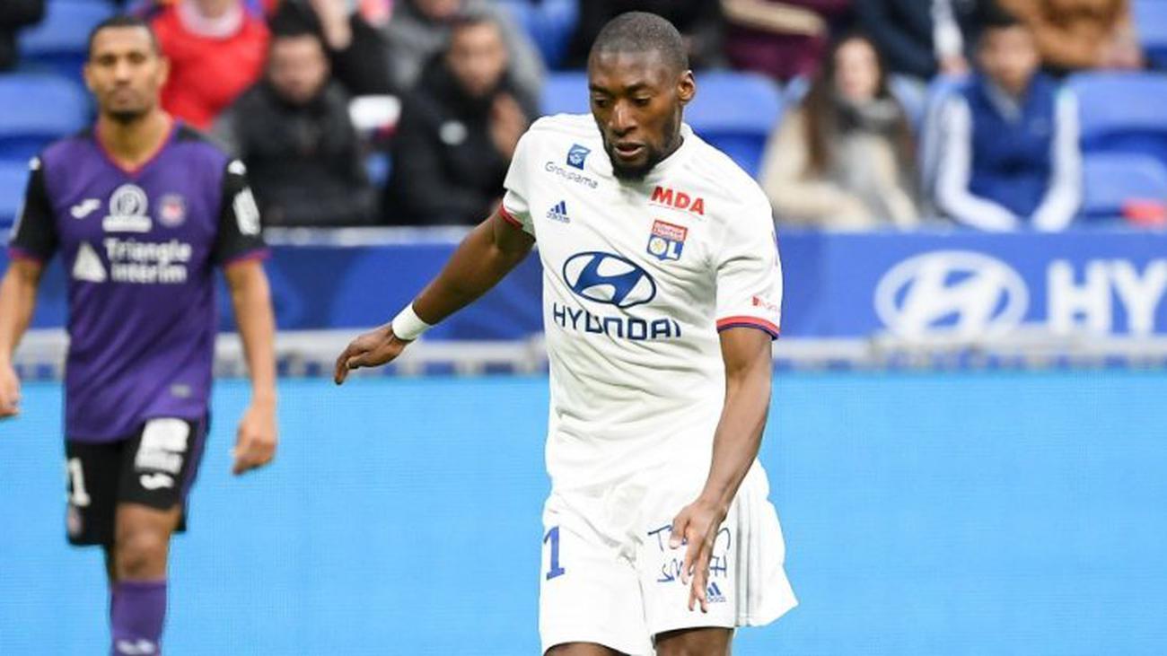 Karl Toko Ekambi renouvelle sa position sur son avenir avec Lyon