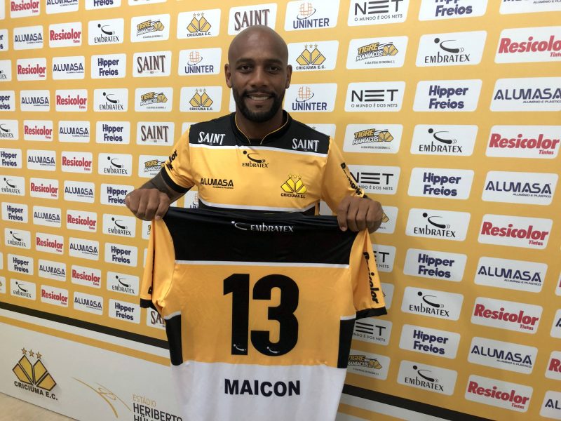 maicon e apresentado oficialmente