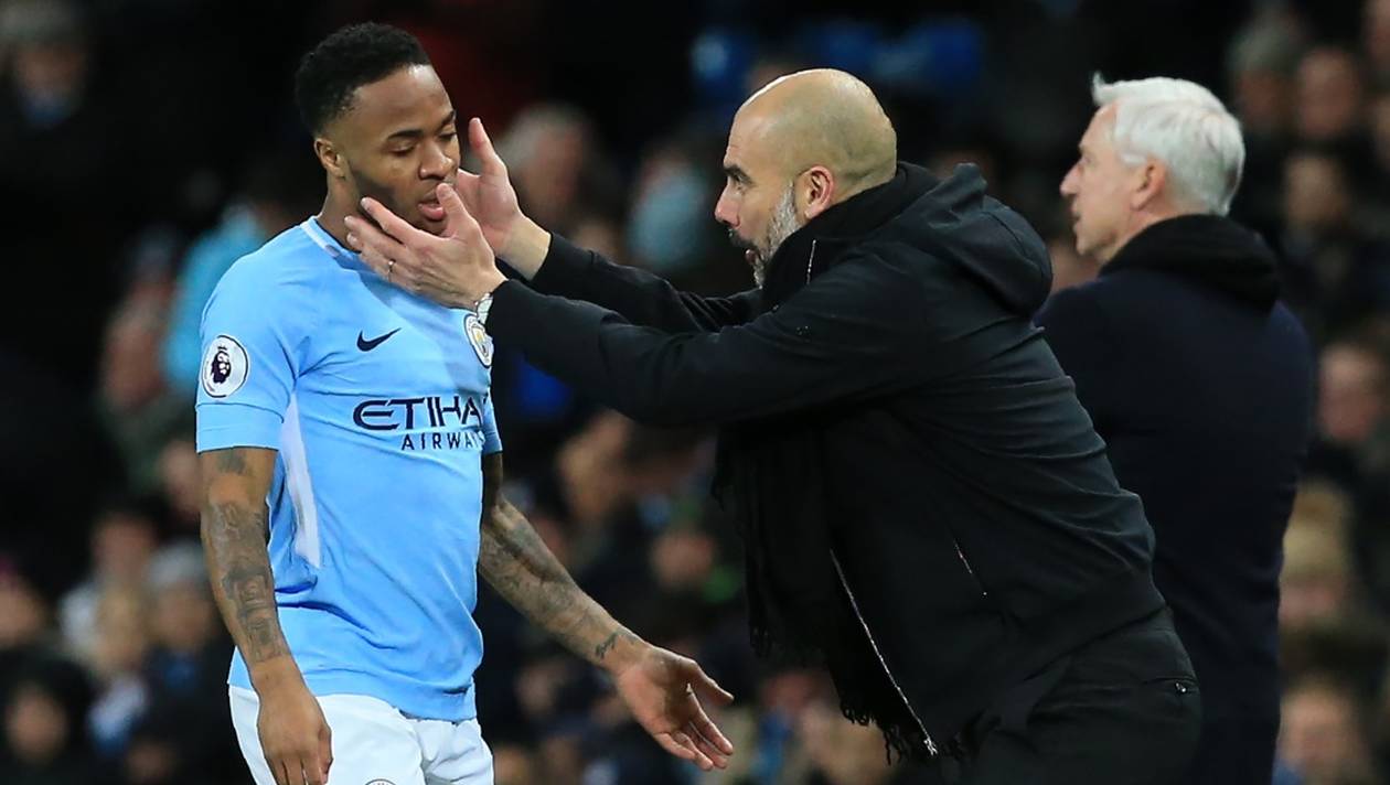 manchester city guardiola soutient sterling victime d insultes racistes