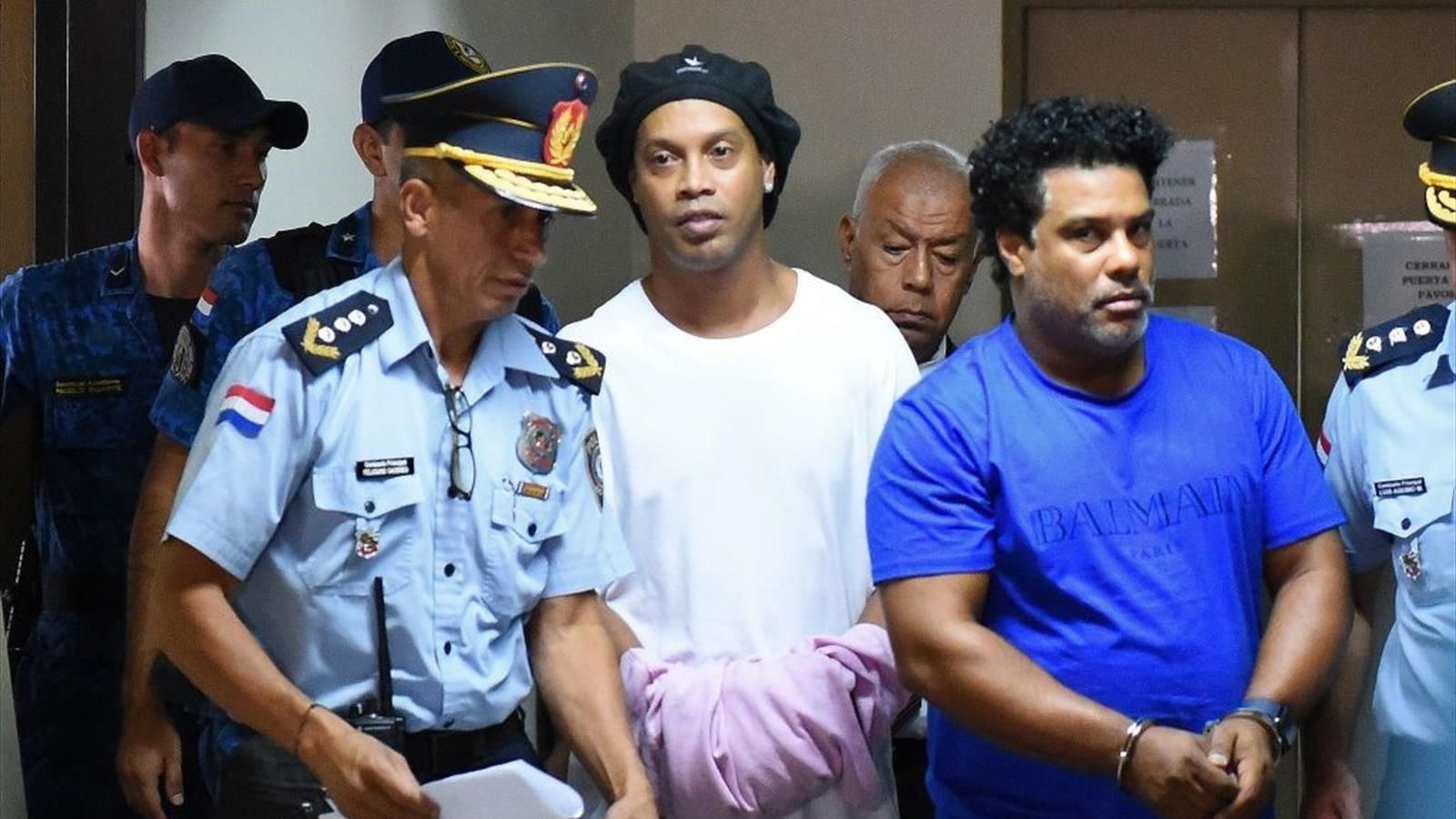 Déboires de Ronaldinho, un ex-international brésilien accuse son frère