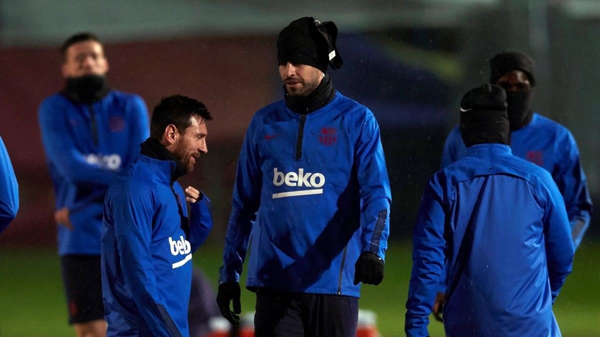 messi pique durante desapacible entrenamiento sant joan despi previo desplazamiento ibiza 1579632463687