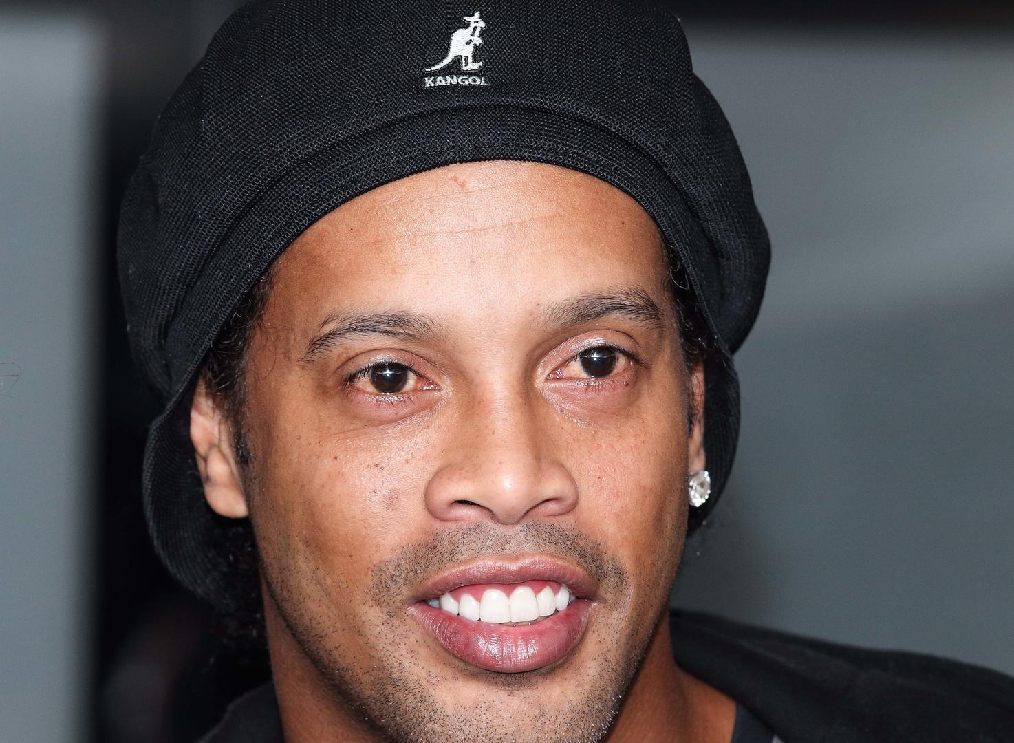 mond ronaldinho en prison icon pho 141117 11 11280141