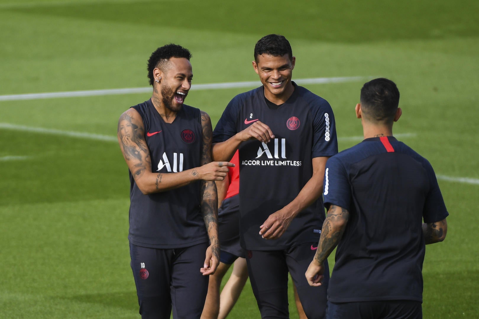 psg neymar et thiago silva sont finalement rentres au bresil icon alc 130919 43 06281087