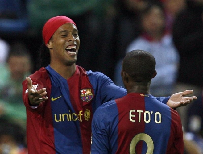 Samuel Eto’o fait une promesse à Ronaldinho, incarcéré au Paraguay