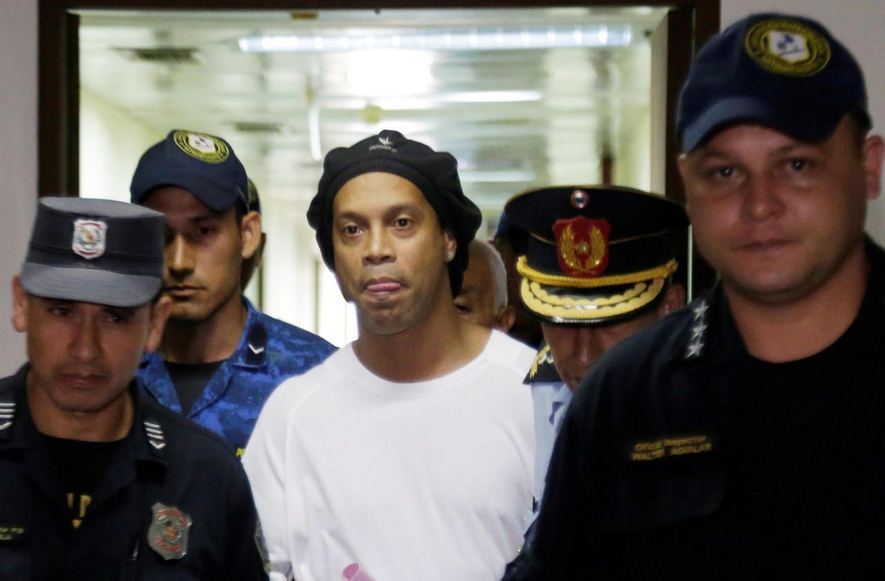 Après un mois en prison, le Barça veut venir en aide à Ronaldinho
