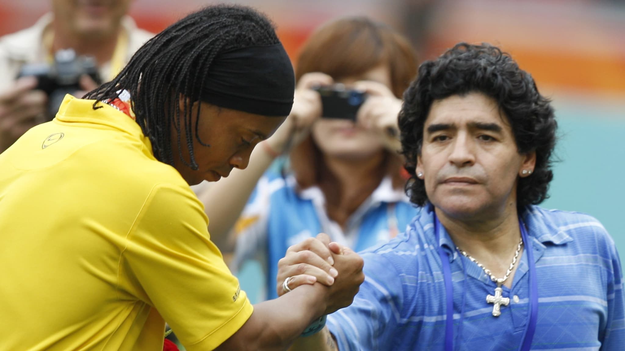 « La seule erreur de Ronaldinho… », Maradona parle de l’incarcération du brésilien