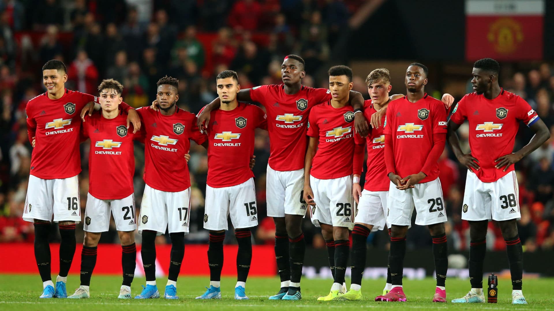 Manchester United confirme que neuf joueurs quitteront le club