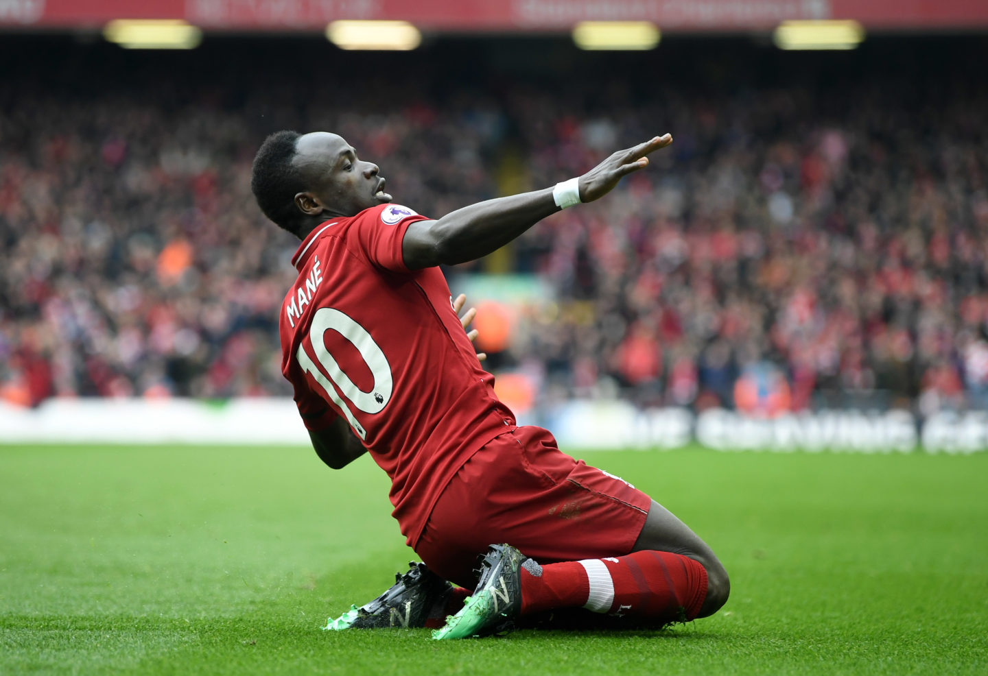 La réaction de Sadio Mane lors de sa première visite à la maison qu’il a construite pour sa famille au Sénégal