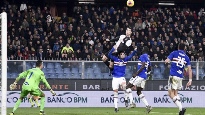 serie a cristiano ronaldo seleve a 2m 56 pour placer sa tete contre la sampdoria