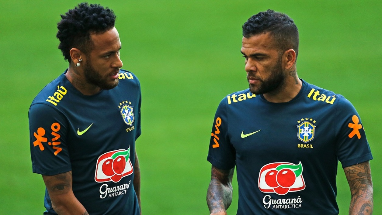 PSG : Dani Alves donne de précieux conseils à Neymar