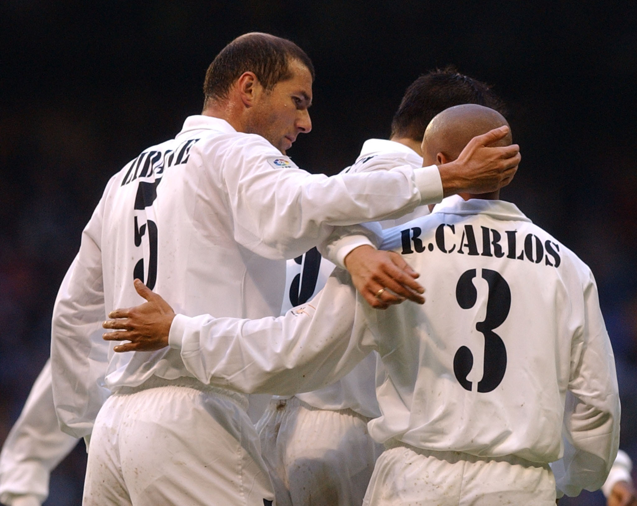 Plusieurs années plus tard, Roberto Carlos rectifie les gens sur la reprise de Zidane