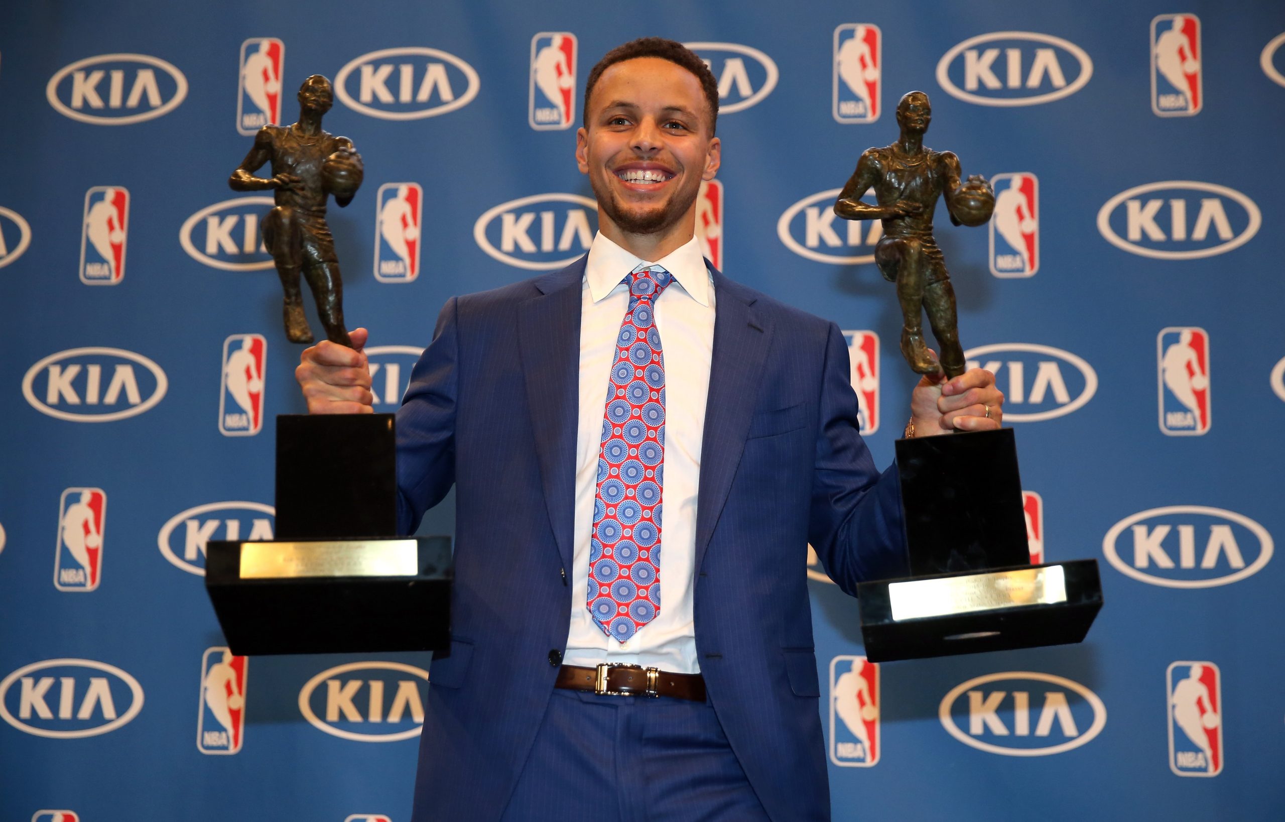 Il y 4 ans Stephen Curry devenait le premier MVP à l’unanimité de l’histoire