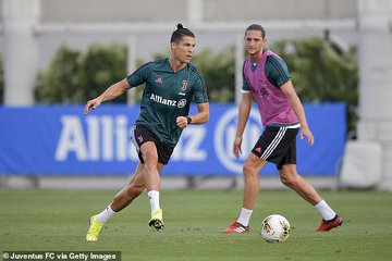 Reprise : Ronaldo s’est fait fabriquer un crampon unique pour améliorer sa vitesse
