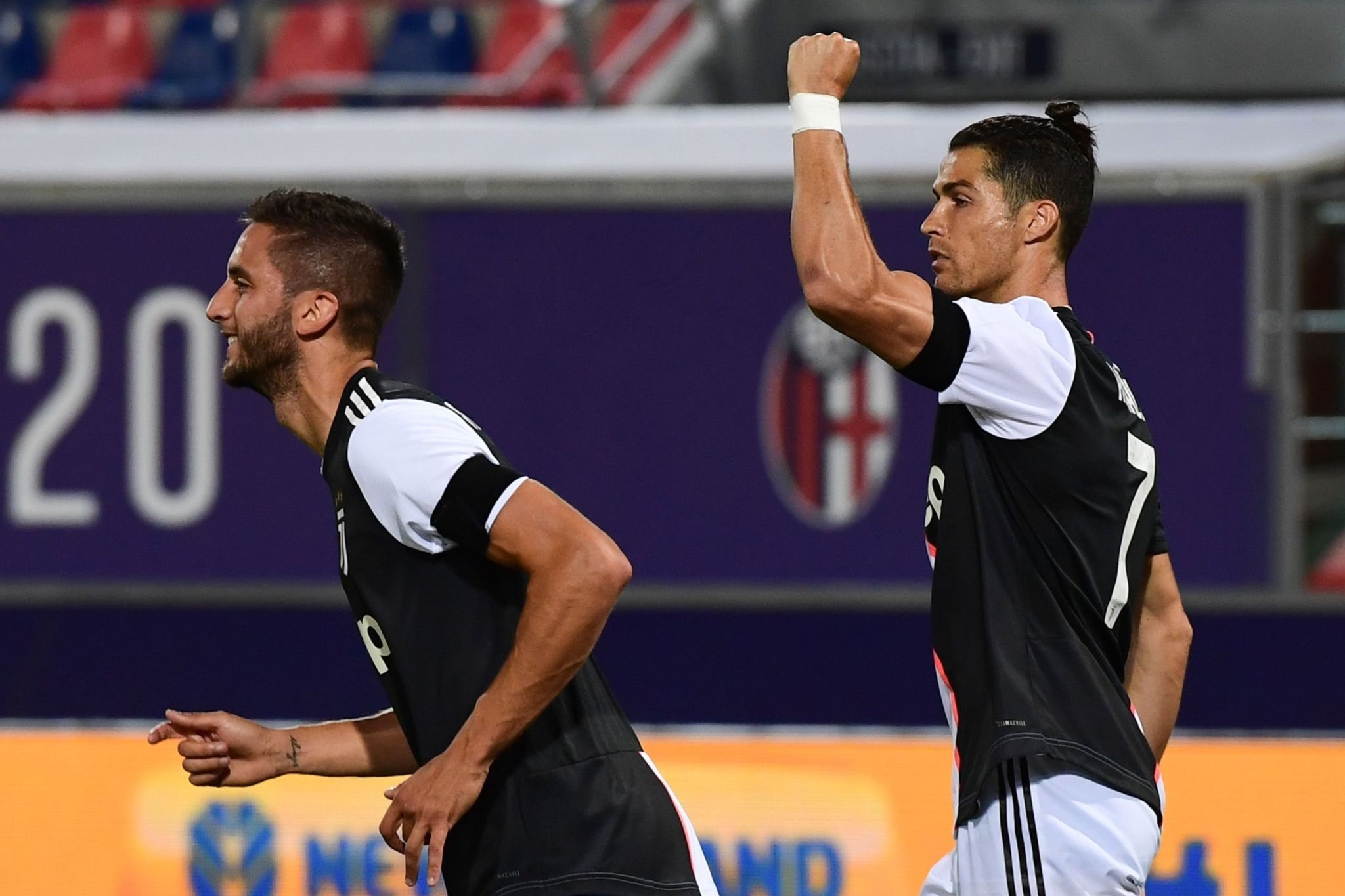 La Juventus domine Bologne avec des buts de Cristiano Ronaldo et Dybala