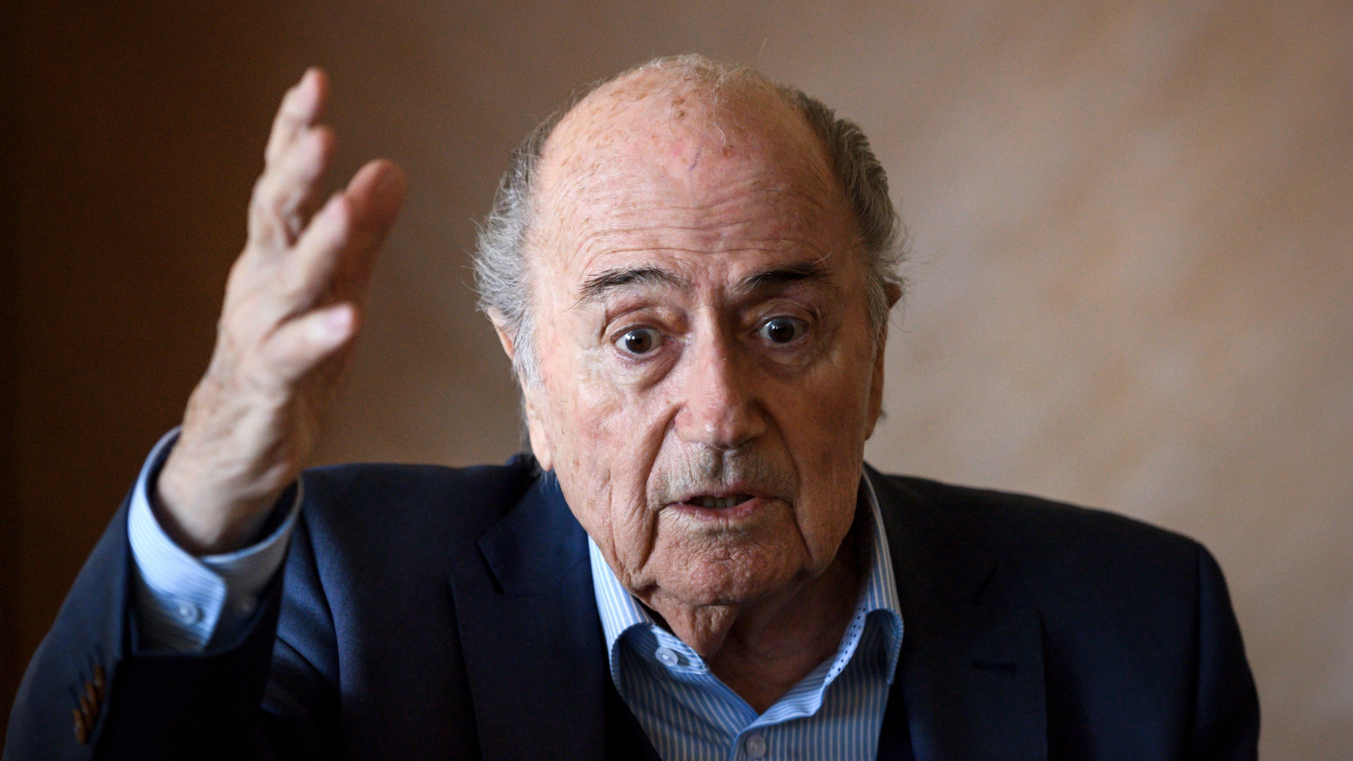 « Permettez-moi de vous dire ceci » : Sepp Blatter encense le football algérien