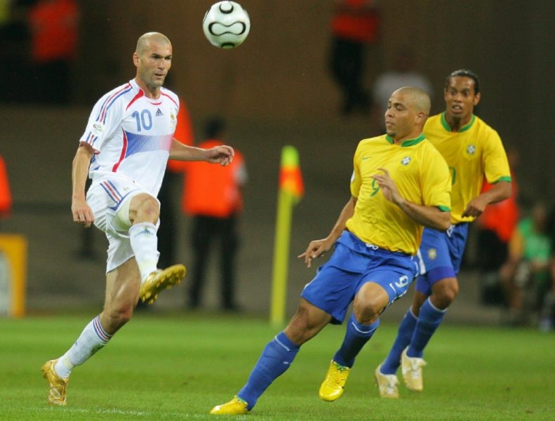 zinedine zidane a realise face au bresil de ronaldo et 4519567